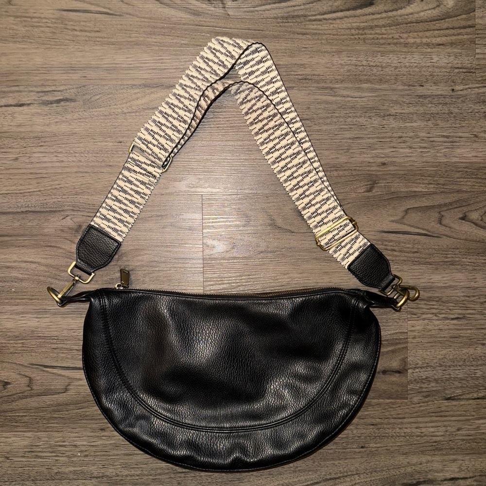 Anthroplogie x Originals Urban Luna Slouchy Crossbody Half Moon Black